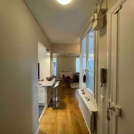 Spacious And Convenient 2 Bedroom Flat In Centre 아파트 *