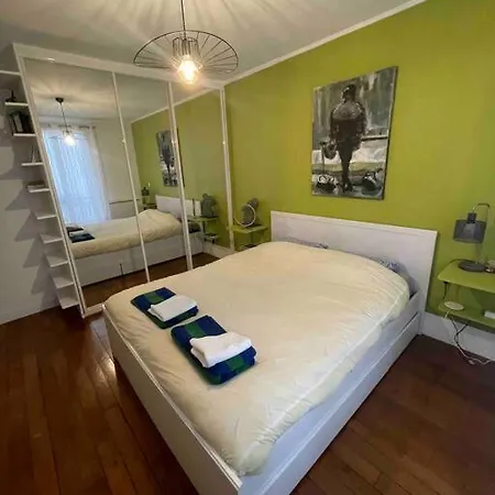 Spacious And Convenient 2 Bedroom Flat In Centre * 파리