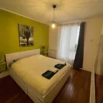 Spacious And Convenient 2 Bedroom Flat In Centre Paris
