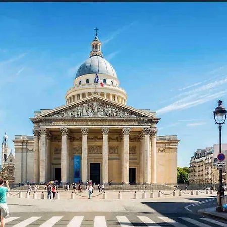 Spacious And Convenient 2 Bedroom Flat In Centre Daire Paris
