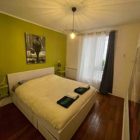 Spacious And Convenient 2 Bedroom Flat In Centre Paris