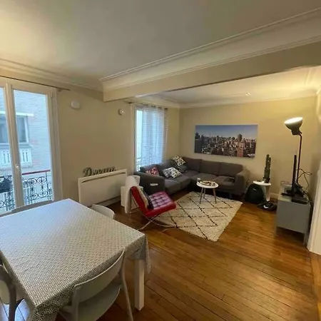 Spacious And Convenient 2 Bedroom Flat In Centre