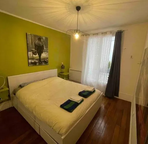 Spacious And Convenient 2 Bedroom Flat In Centre Paris