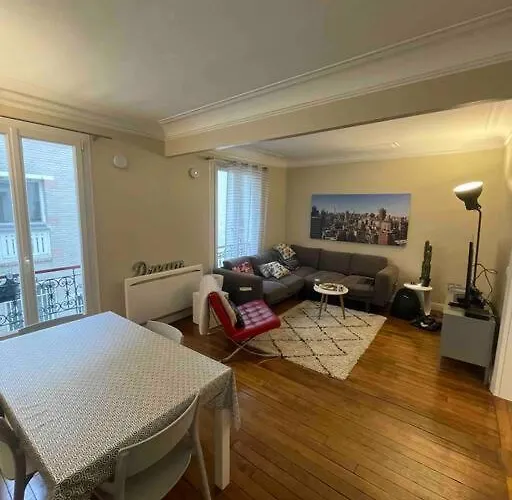 Spacious And Convenient 2 Bedroom Flat In Centre