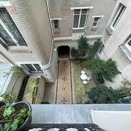 Spacious And Convenient 2 Bedroom Flat In Centre 아파트 파리