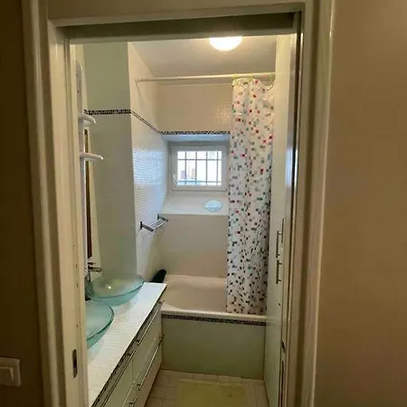 Spacious And Convenient 2 Bedroom Flat In Centre 아파트 *