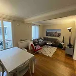 Spacious And Convenient 2 Bedroom Flat In Centre